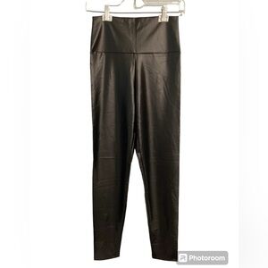 Everbellus black faux leather high rise leggings Size M